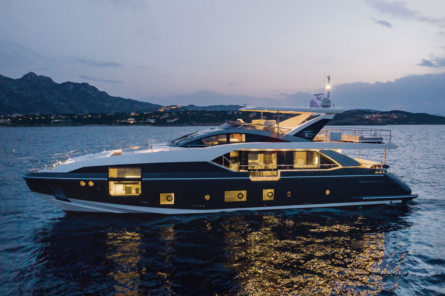 Azimut Yacht